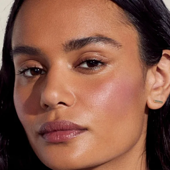 MERIT The Minimalist Perfecting Complexion Stick - Shade: AMBER - Picture 4 of 7